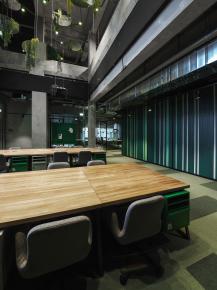 Co-working Space: Không gian rộng lớn năng động, sáng tạo.