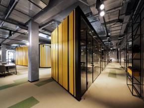 Co-working Space: Không gian rộng lớn năng động, sáng tạo.