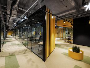 Co-working Space: Không gian rộng lớn năng động, sáng tạo.