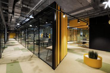 Co-working Space: Không gian rộng lớn năng động, sáng tạo.